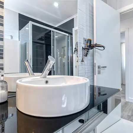 Portucale ! Santa Clara Terrace & Jacuzzi Apartment Lisbon