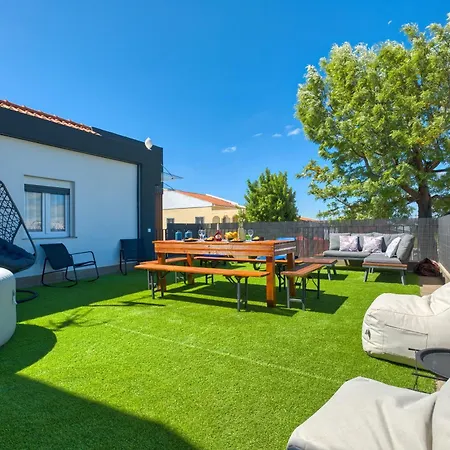 Portucale ! Santa Clara Terrace & Jacuzzi Apartment *