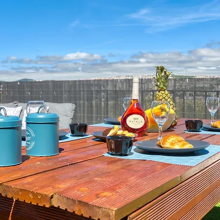 Apartment Portucale ! Santa Clara Terrace & Jacuzzi Lisbon