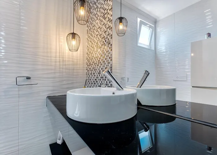 Portucale ! Santa Clara Terrace & Jacuzzi Lisboa