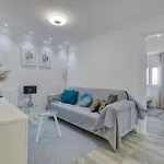 Portucale ! Santa Clara Terrace & Jacuzzi דירה ליסבון