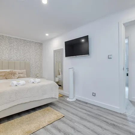 Apartamento Portucale ! Santa Clara Terrace & Jacuzzi